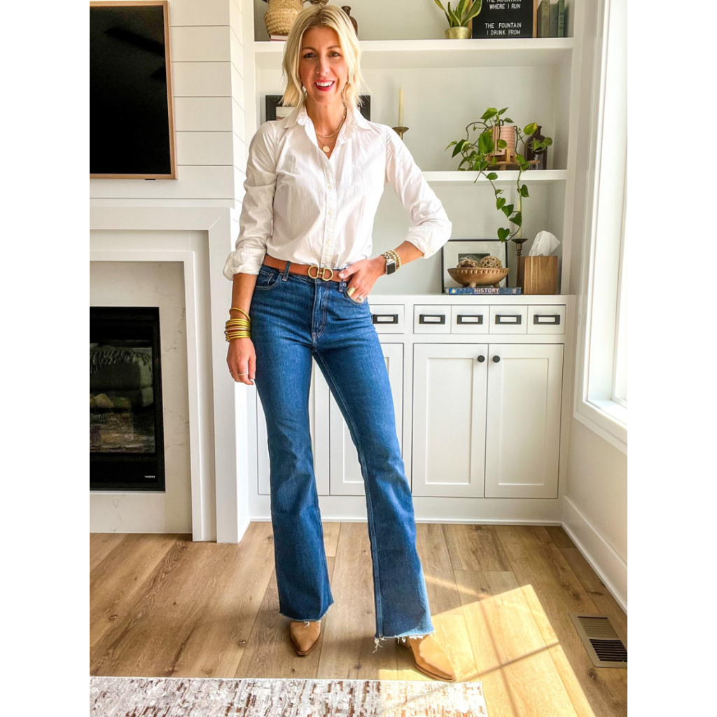 fall denim outfit with flare jeans, a whit blouse and boots